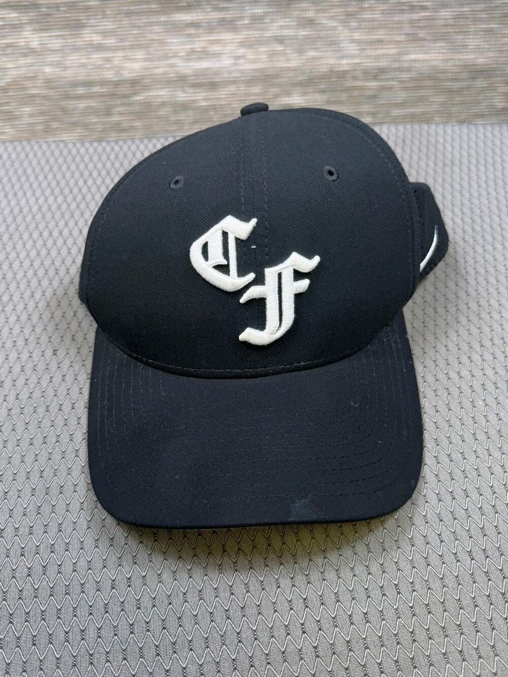 Knights CF Logo Hat Cap Fitted Mens Medium Black Baseball Nike Dri Fit Classic99